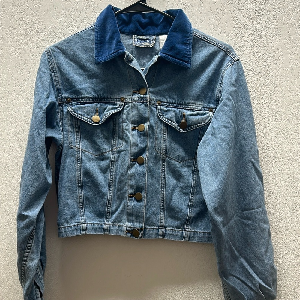 SASSON women M. Jean jacket. Buttons. 100%cotton. velvety collar. Light jacket